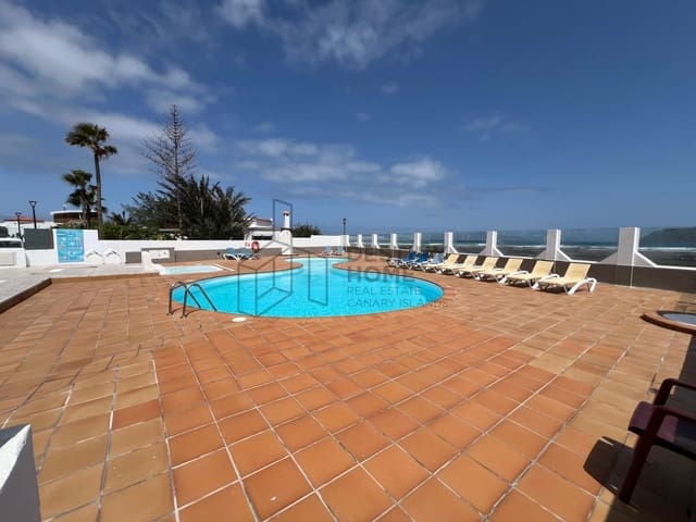 2 makuuhuone Huvila myytävänä paikassa Corralejo, La Oliva mukana uima-altaan - 545 000 € (Ref: 9607556)