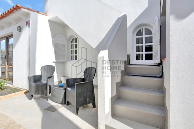 2 makuuhuone Huvila myytävänä paikassa Corralejo, La Oliva mukana uima-altaan - 545 000 € (Ref: 9607556)