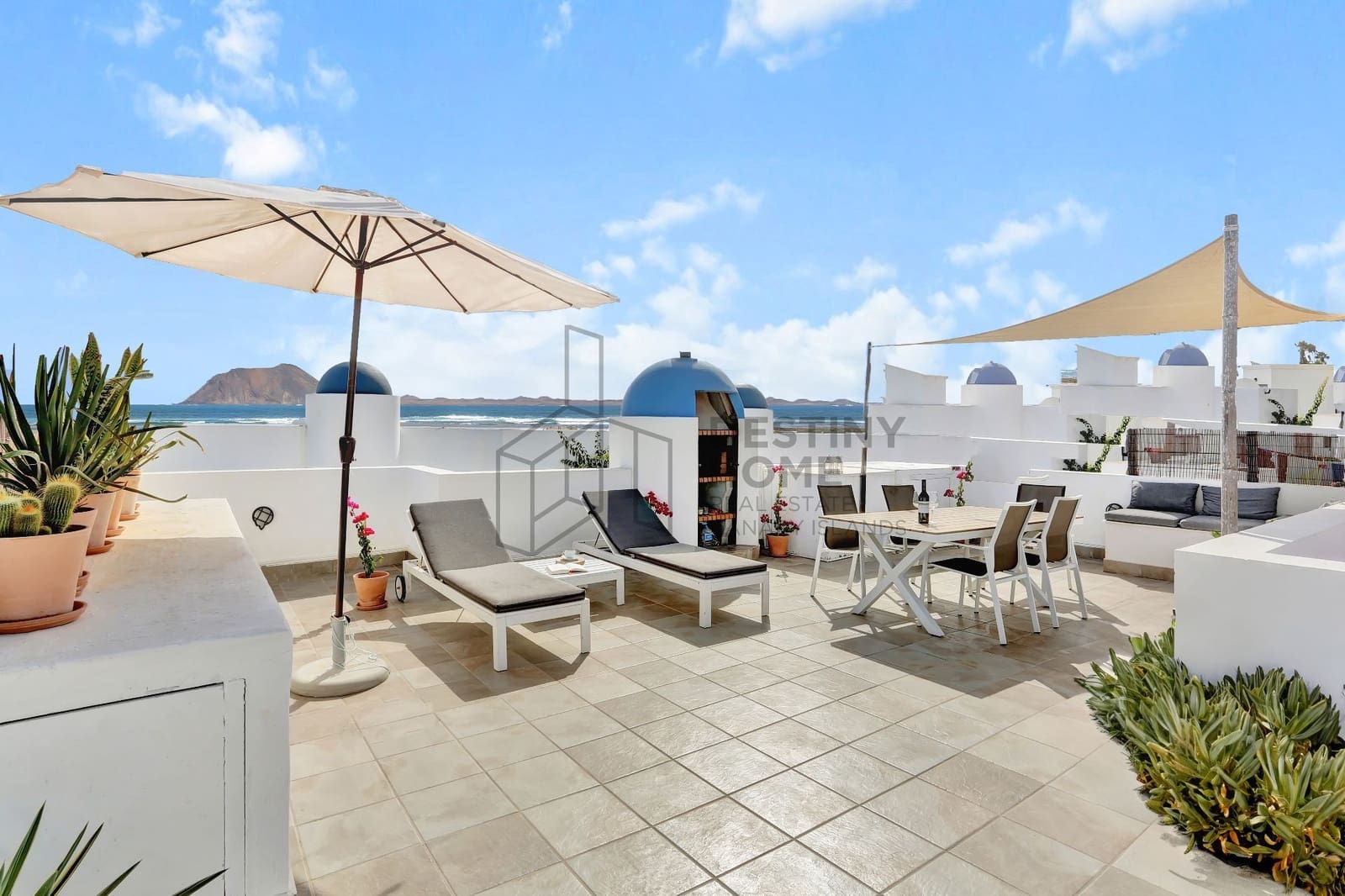 2 makuuhuone Huvila myytävänä paikassa Corralejo mukana uima-altaan - 545 000 € (Ref: 9607556)