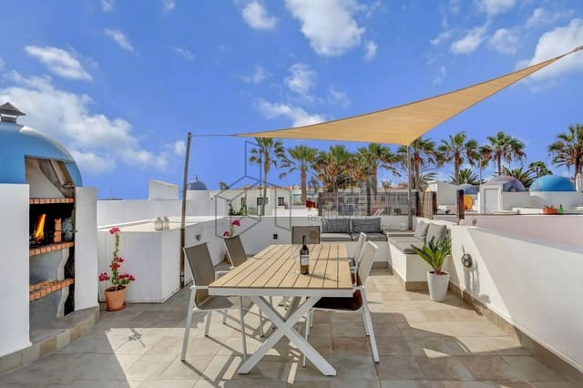 2 makuuhuone Huvila myytävänä paikassa Corralejo, La Oliva mukana uima-altaan - 545 000 € (Ref: 9607556)