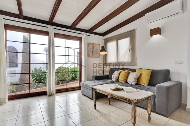 2 bedroom Villa for sale in Corralejo, La Oliva with pool - € 545,000 (Ref: 9607556)