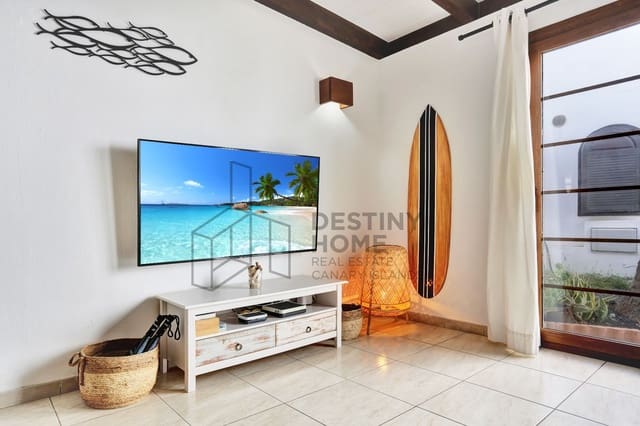 2 bedroom Villa for sale in Corralejo, La Oliva with pool - € 545,000 (Ref: 9607556)