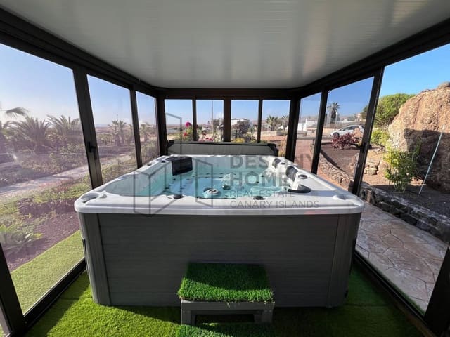 2 sypialnia Willa na sprzedaż w Parque Holandés, La Oliva z garażem - 550 000 € (Ref: 9627298)