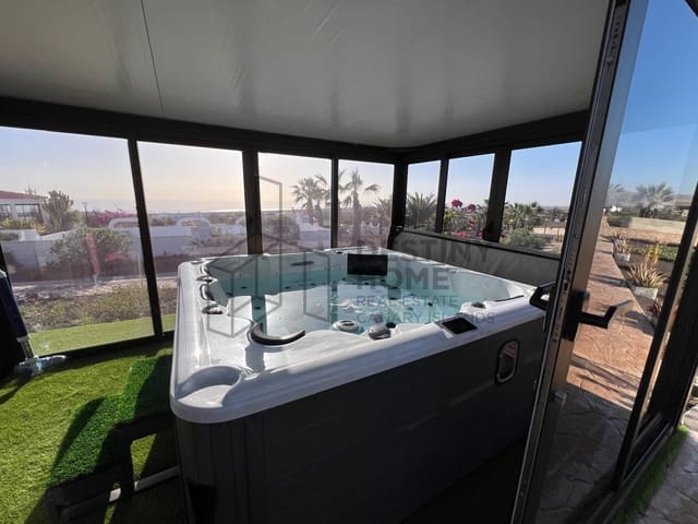 2 sypialnia Willa na sprzedaż w Parque Holandés, La Oliva z garażem - 550 000 € (Ref: 9627298)