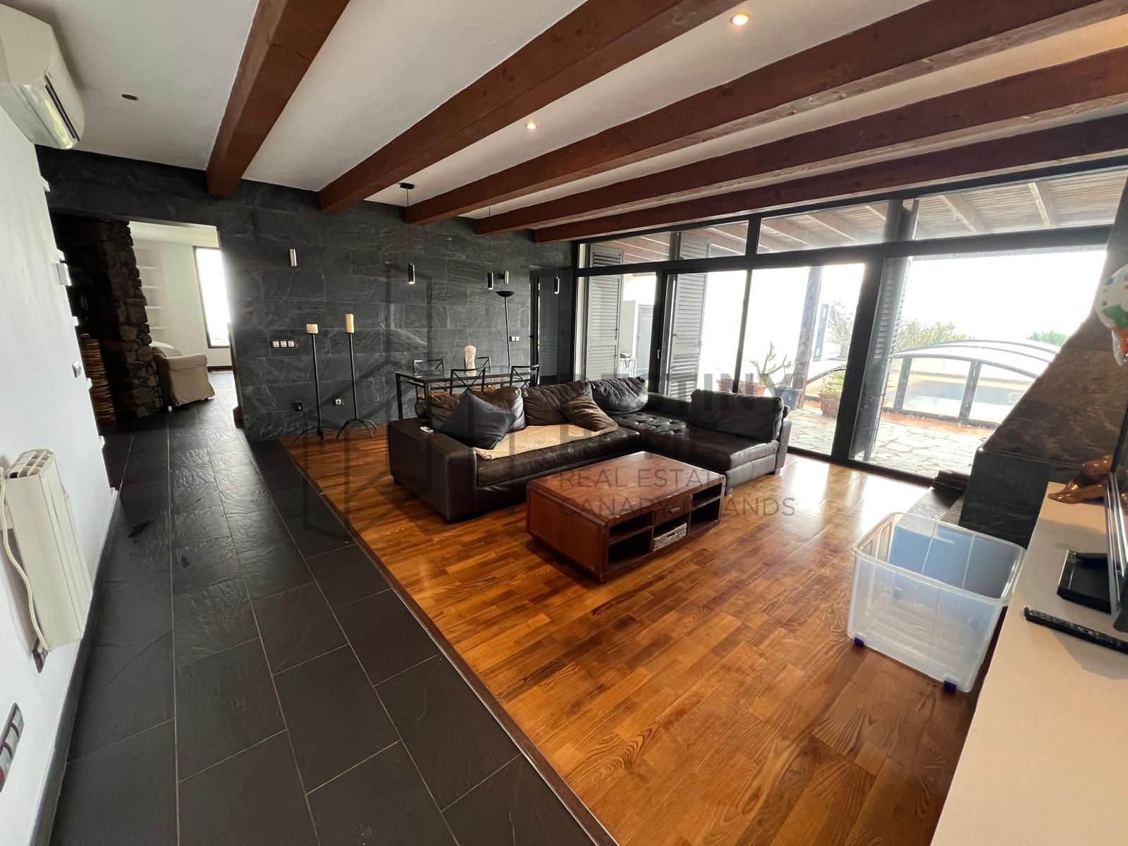 5 bedroom Villa for sale in Puerto del Rosario with pool garage - € 710,000 (Ref: 9651682)