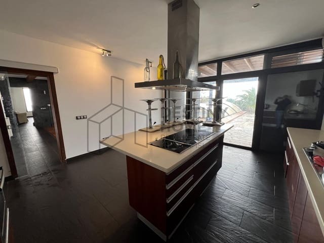 5 bedroom Villa for sale in El Time, Puerto del Rosario with pool garage - € 710,000 (Ref: 9651682)