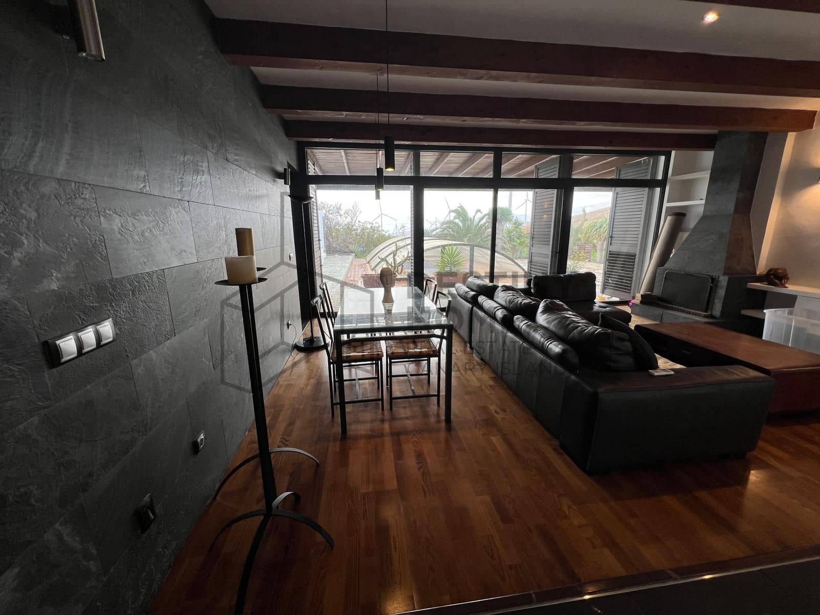 5 bedroom Villa for sale in Puerto del Rosario with pool garage - € 710,000 (Ref: 9651682)