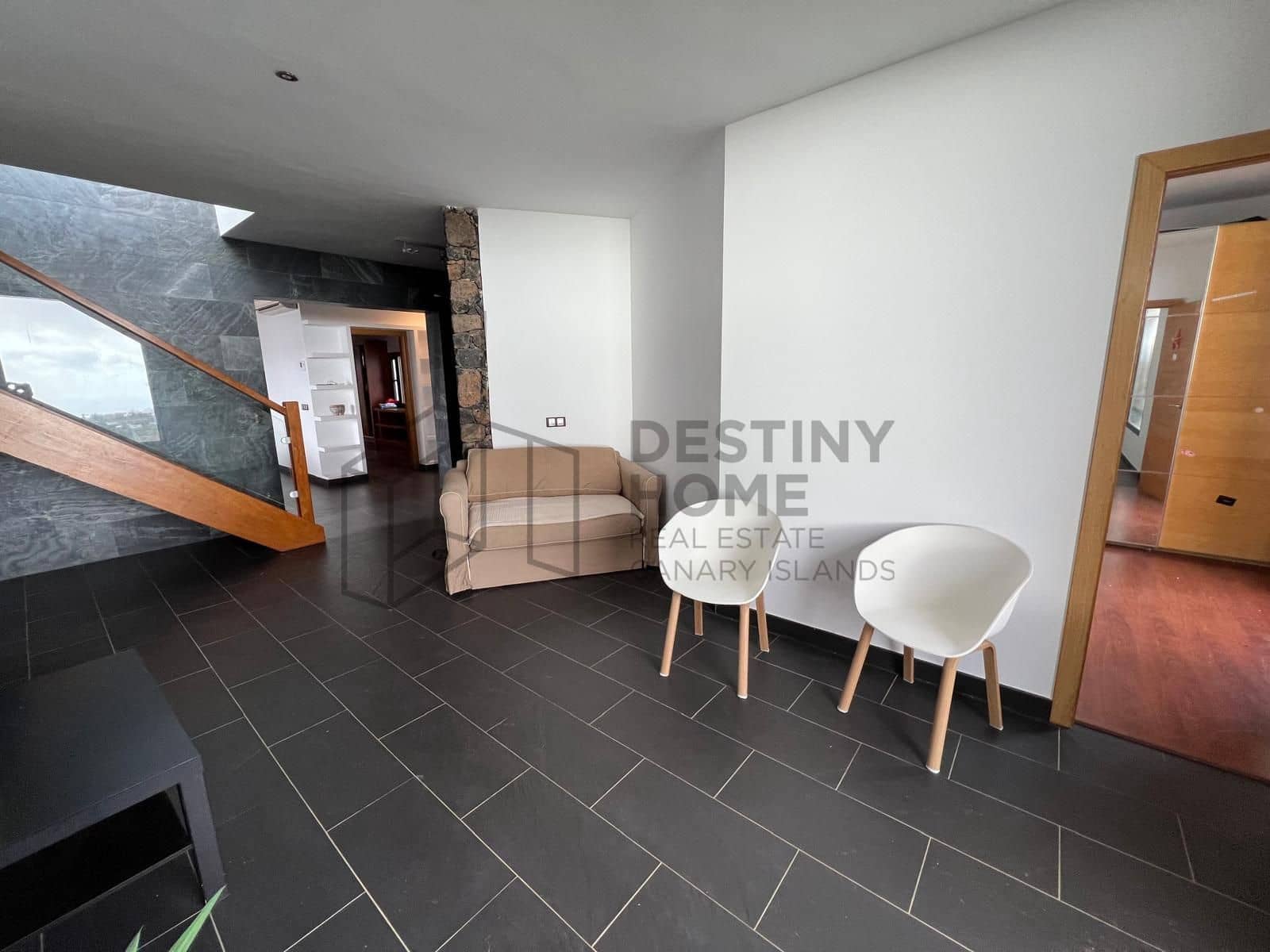 5 bedroom Villa for sale in Puerto del Rosario with pool garage - € 710,000 (Ref: 9651682)