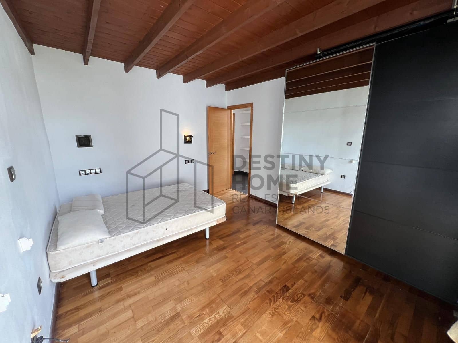 5 bedroom Villa for sale in Puerto del Rosario with pool garage - € 710,000 (Ref: 9651682)