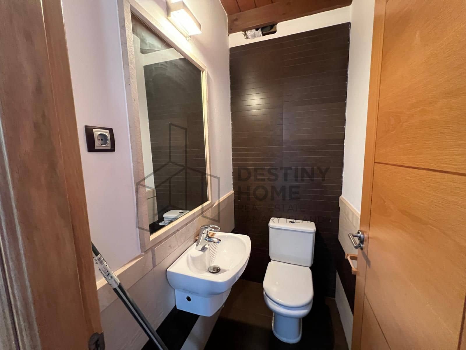 5 bedroom Villa for sale in Puerto del Rosario with pool garage - € 710,000 (Ref: 9651682)