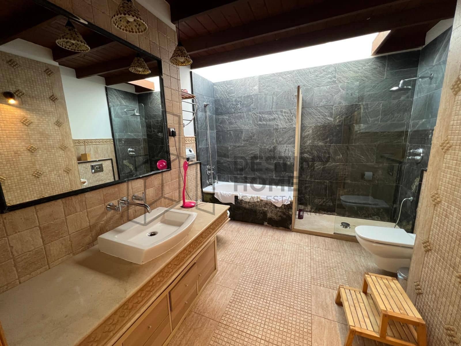 5 bedroom Villa for sale in Puerto del Rosario with pool garage - € 710,000 (Ref: 9651682)