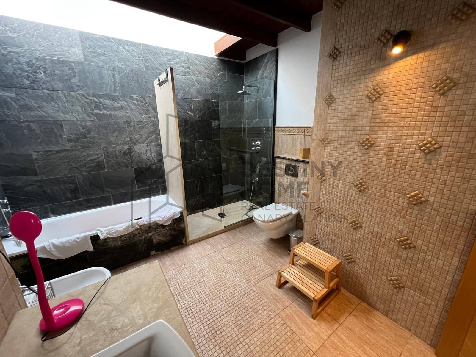 5 bedroom Villa for sale in Puerto del Rosario with pool garage - € 710,000 (Ref: 9651682)