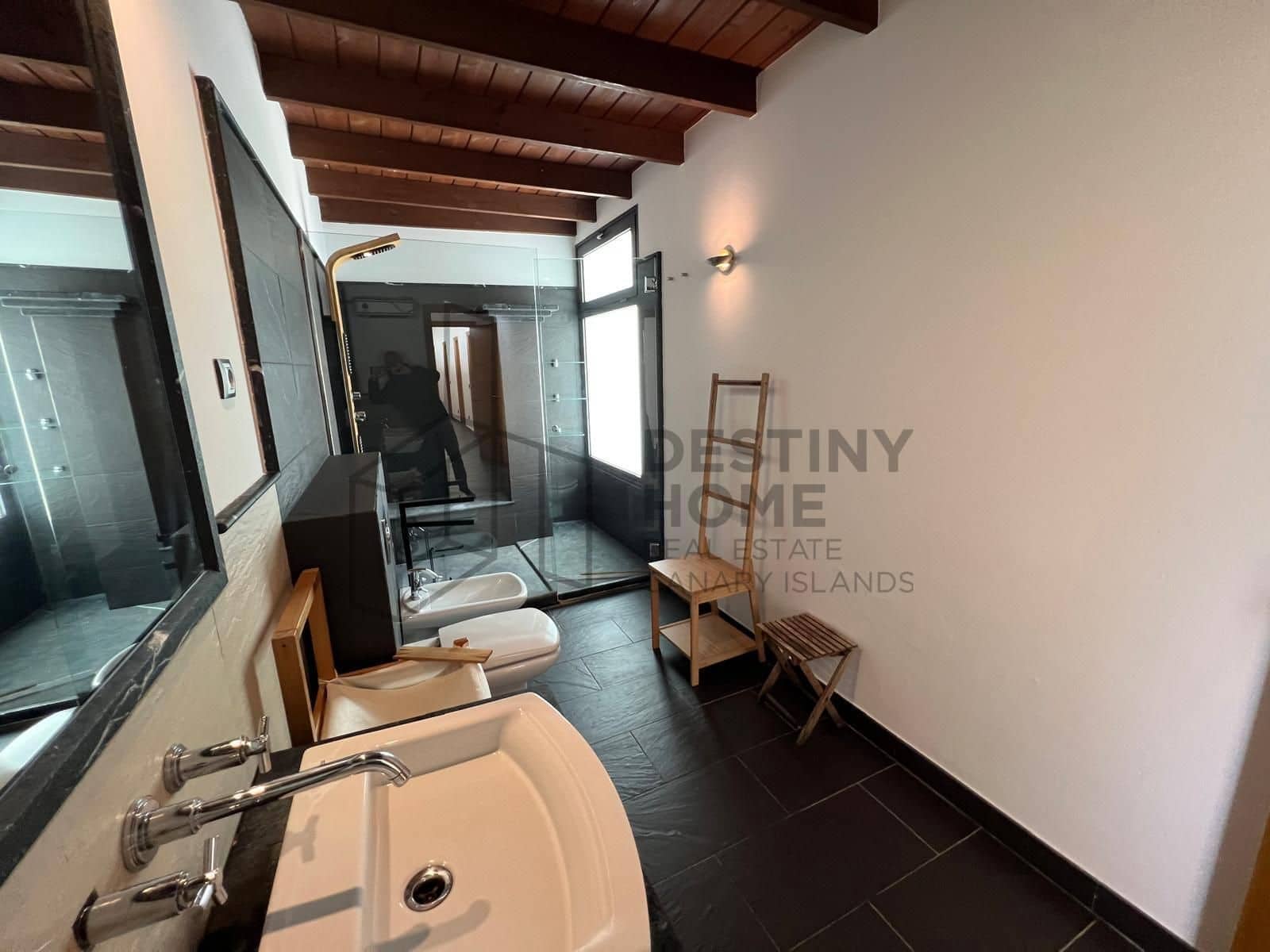 5 bedroom Villa for sale in Puerto del Rosario with pool garage - € 710,000 (Ref: 9651682)