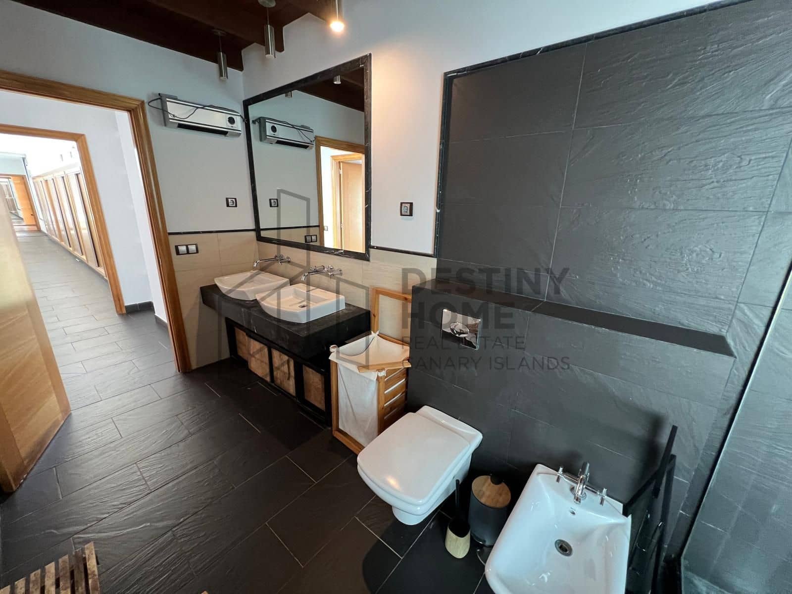 5 bedroom Villa for sale in Puerto del Rosario with pool garage - € 710,000 (Ref: 9651682)