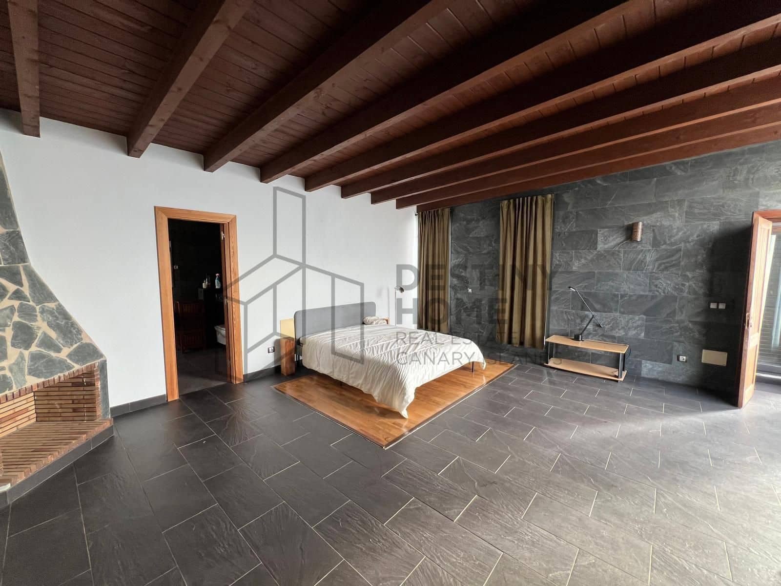 5 bedroom Villa for sale in Puerto del Rosario with pool garage - € 710,000 (Ref: 9651682)