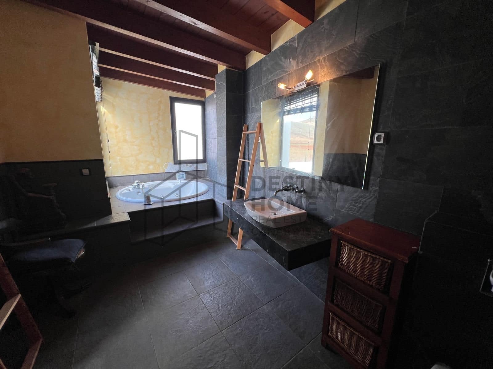 5 bedroom Villa for sale in Puerto del Rosario with pool garage - € 710,000 (Ref: 9651682)