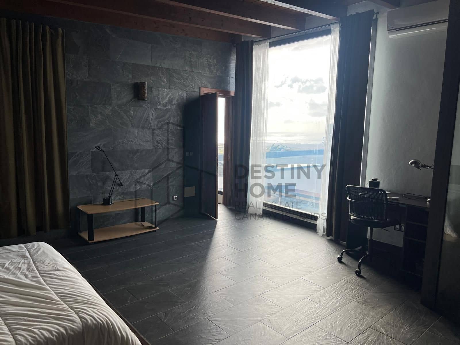 5 bedroom Villa for sale in Puerto del Rosario with pool garage - € 710,000 (Ref: 9651682)