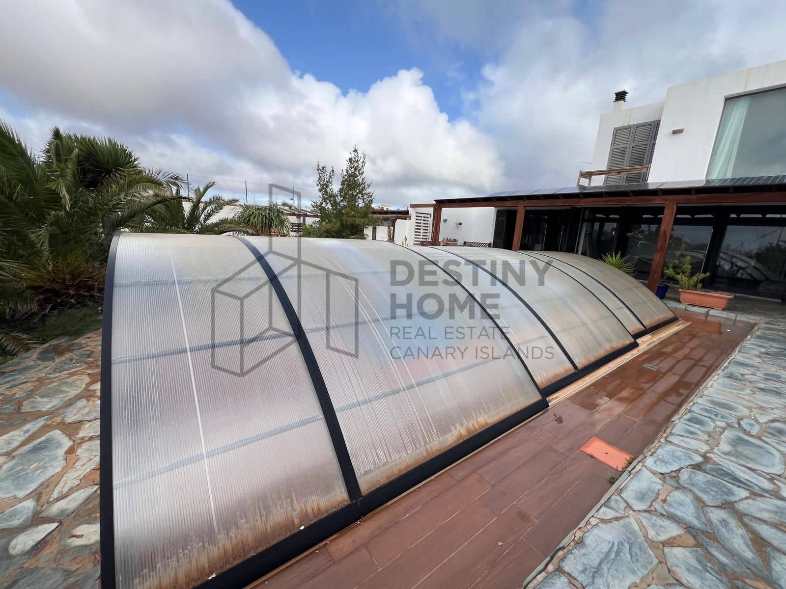 5 bedroom Villa for sale in Puerto del Rosario with pool garage - € 710,000 (Ref: 9651682)