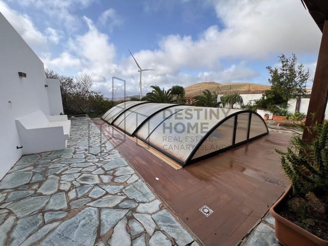 5 slaapkamer Villa te koop in El Time, Puerto del Rosario met zwembad garage - € 710.000 (Ref: 9651682)