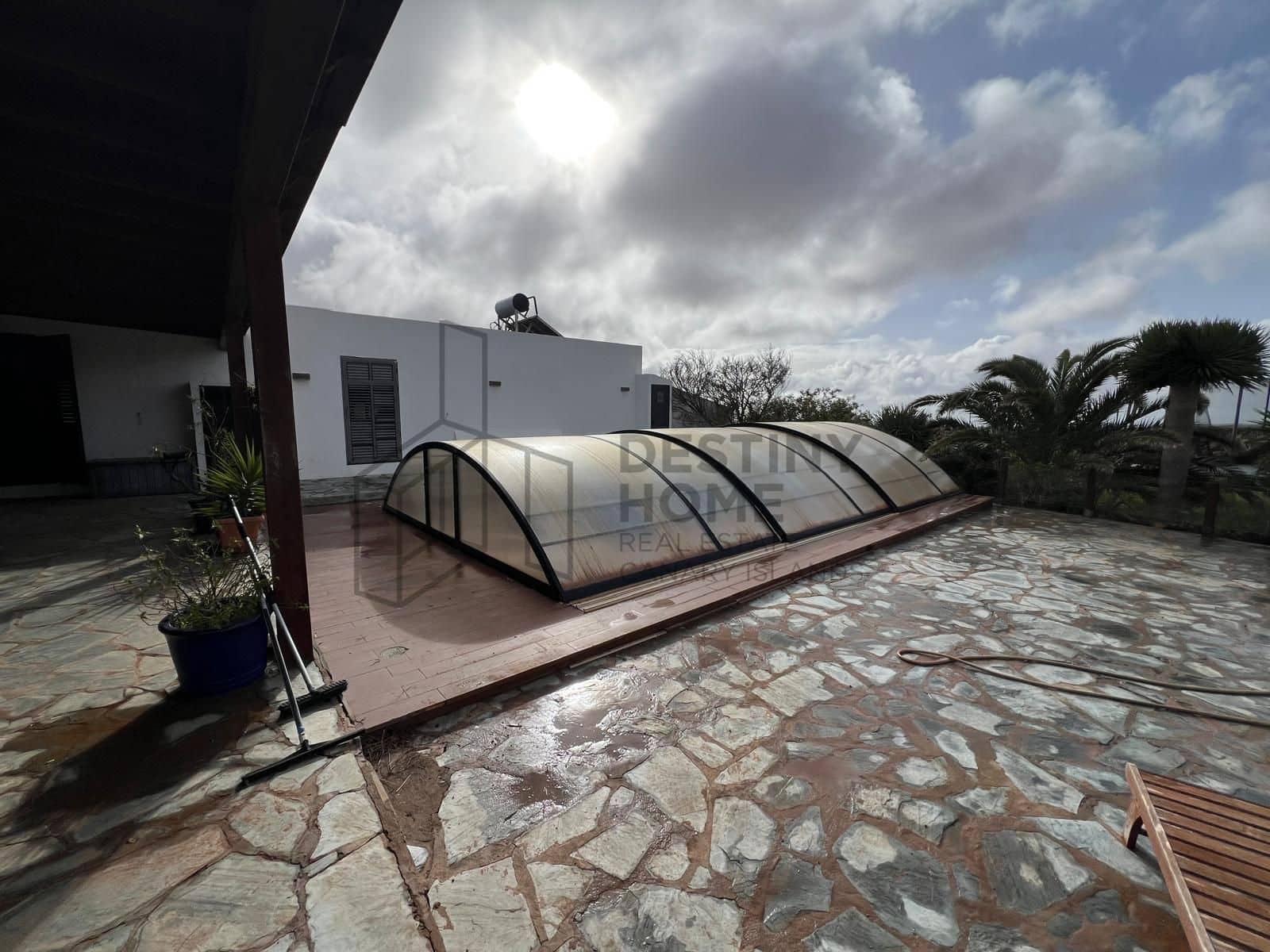 5 bedroom Villa for sale in Puerto del Rosario with pool garage - € 710,000 (Ref: 9651682)