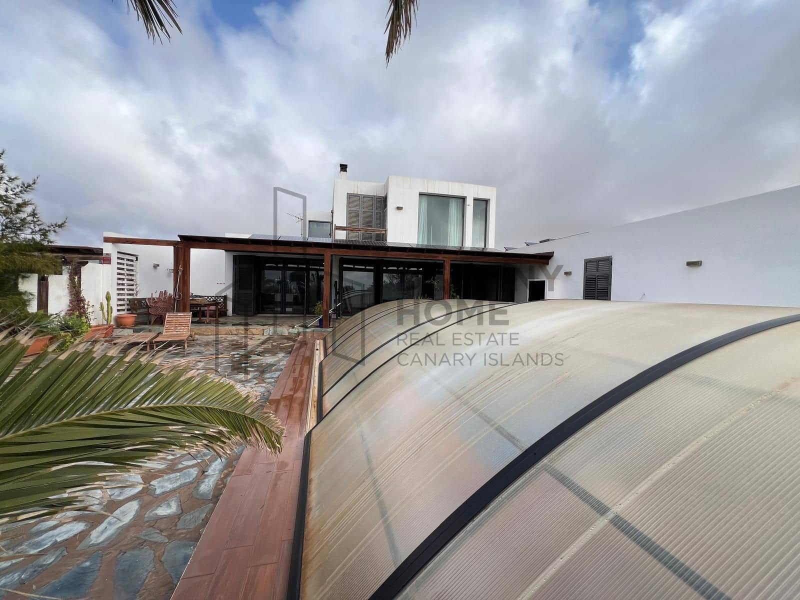 5 bedroom Villa for sale in Puerto del Rosario with pool garage - € 710,000 (Ref: 9651682)