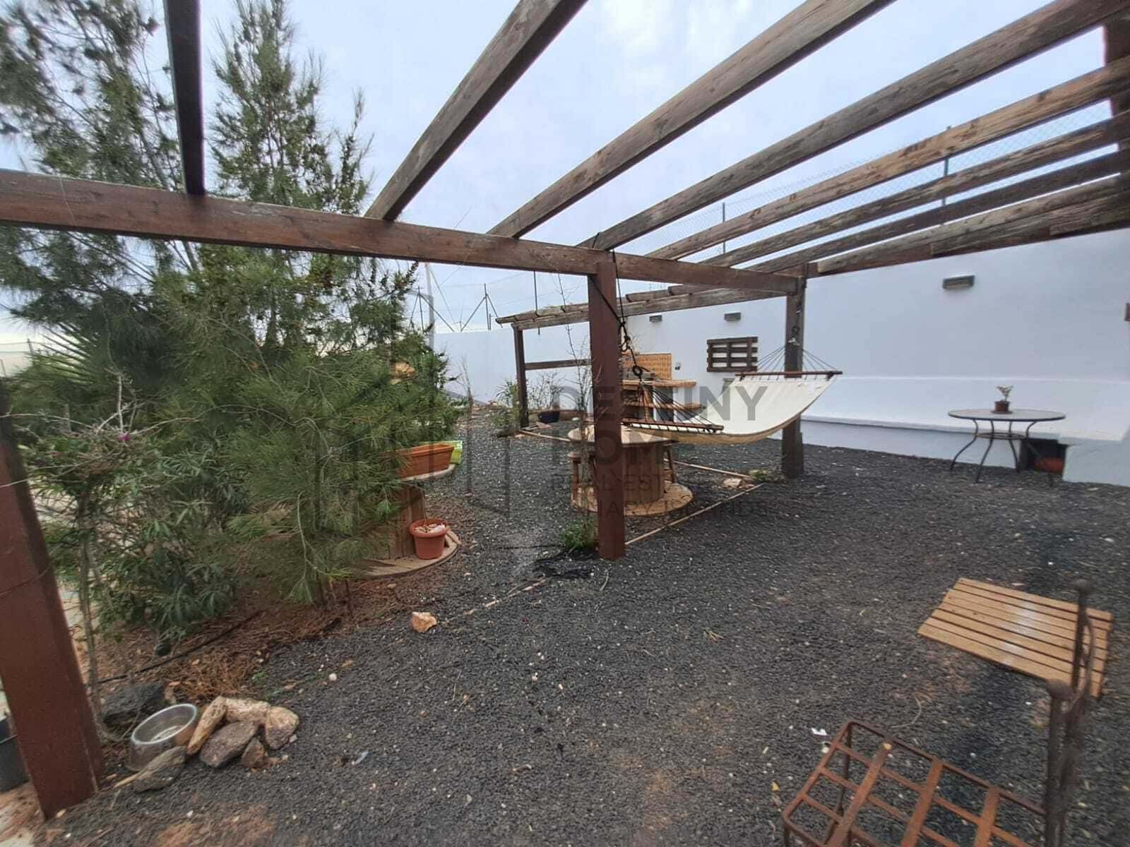 5 bedroom Villa for sale in Puerto del Rosario with pool garage - € 710,000 (Ref: 9651682)