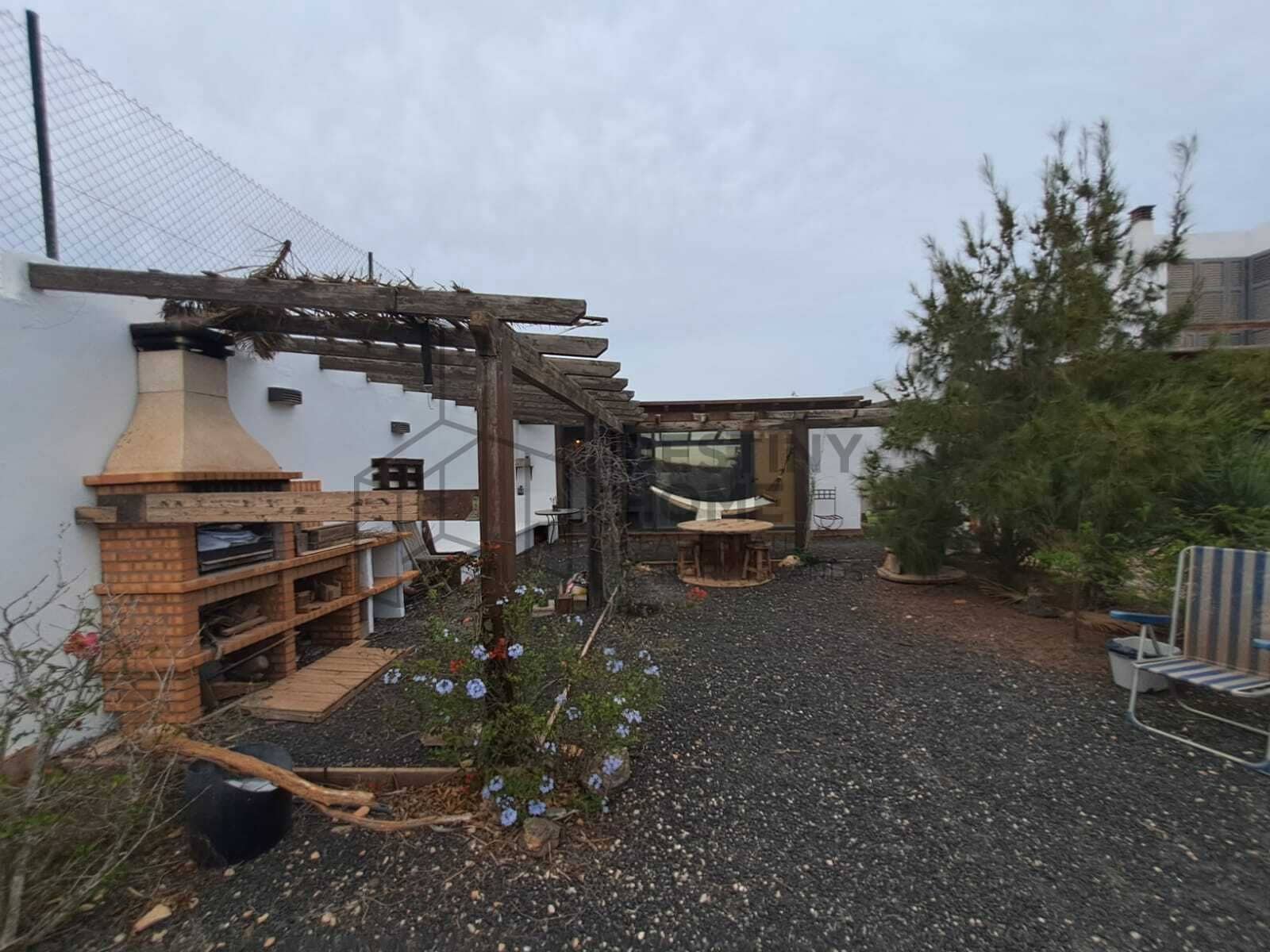 5 bedroom Villa for sale in Puerto del Rosario with pool garage - € 710,000 (Ref: 9651682)