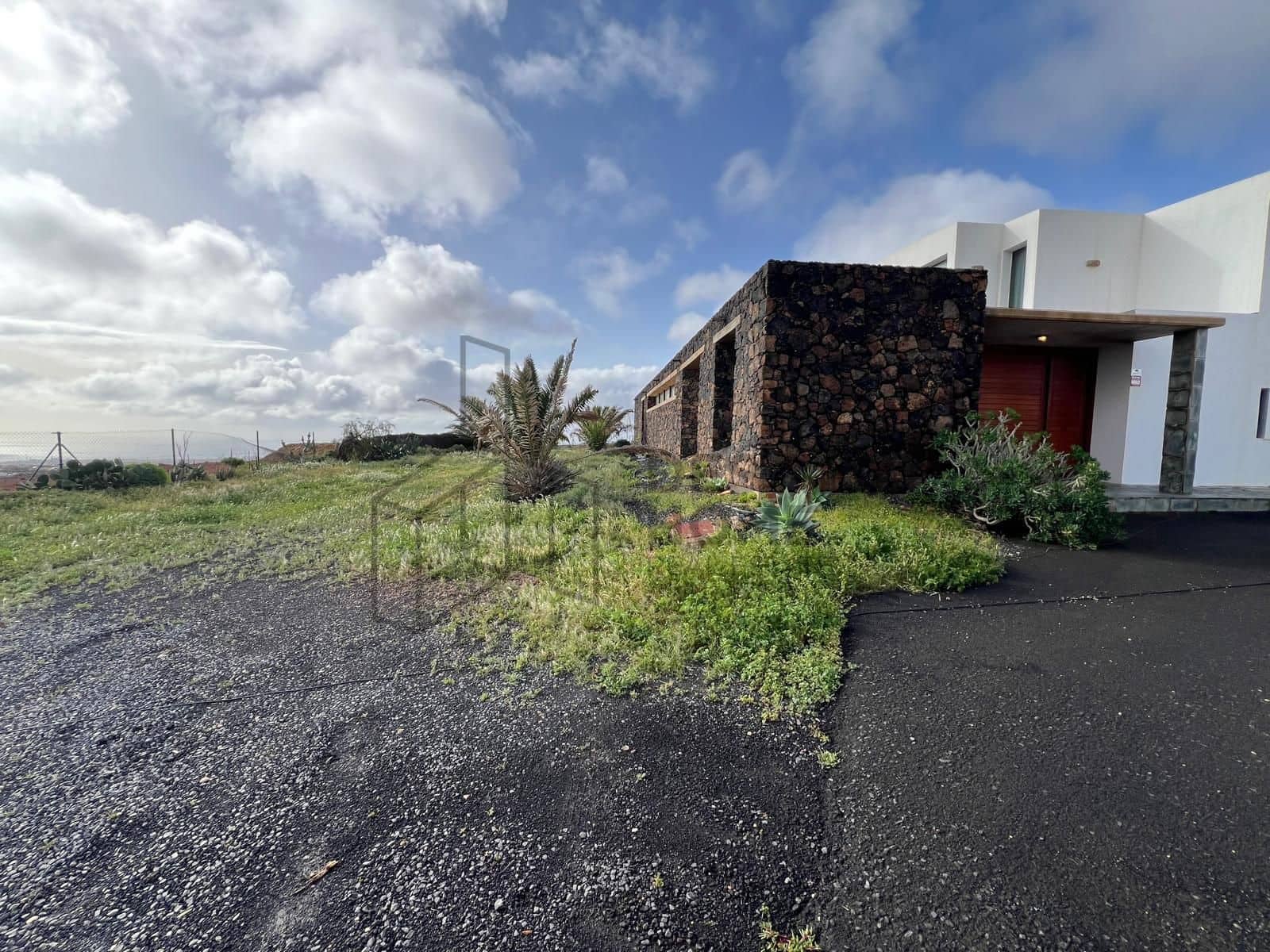 5 bedroom Villa for sale in Puerto del Rosario with pool garage - € 710,000 (Ref: 9651682)