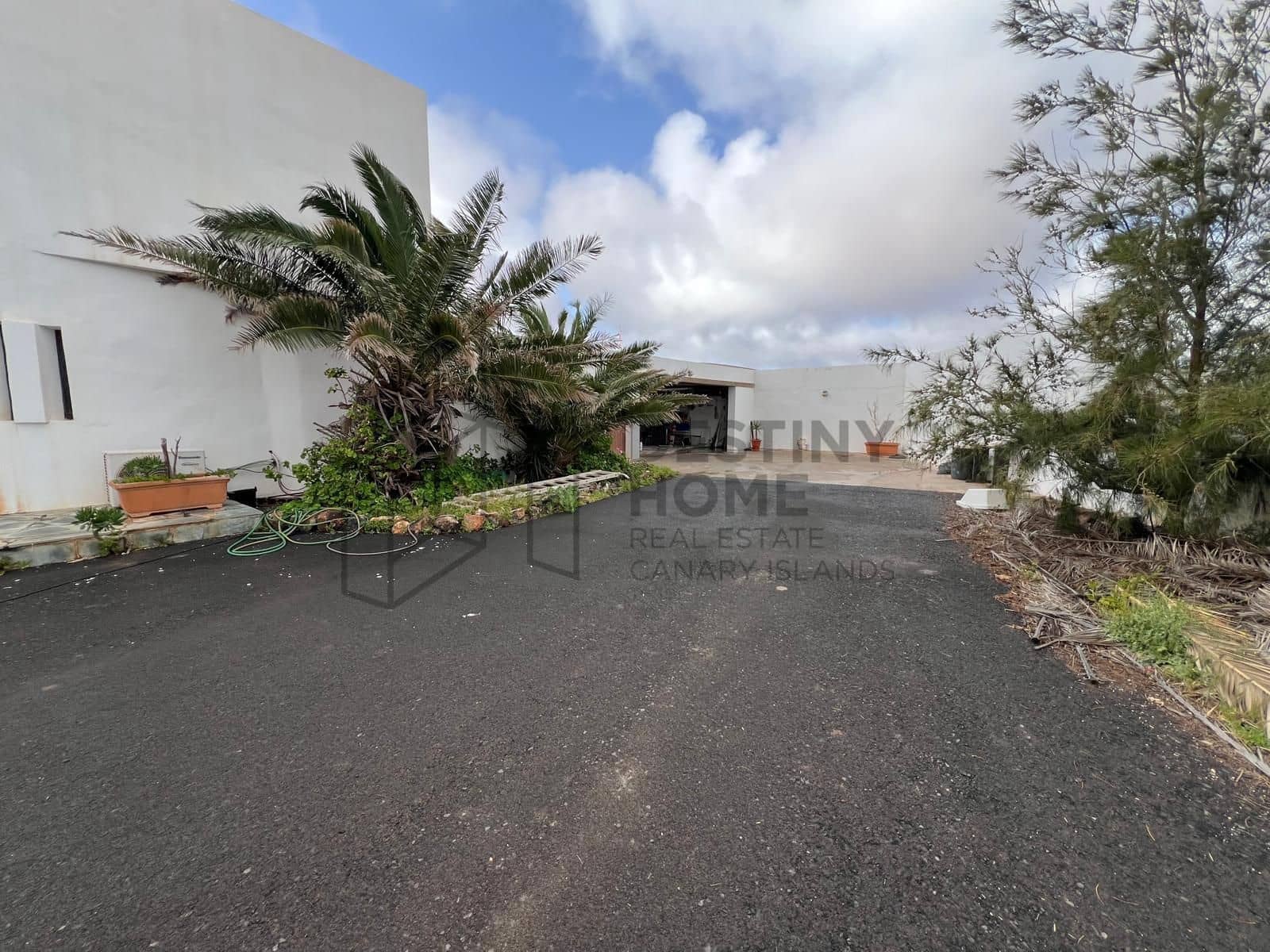 5 bedroom Villa for sale in Puerto del Rosario with pool garage - € 710,000 (Ref: 9651682)