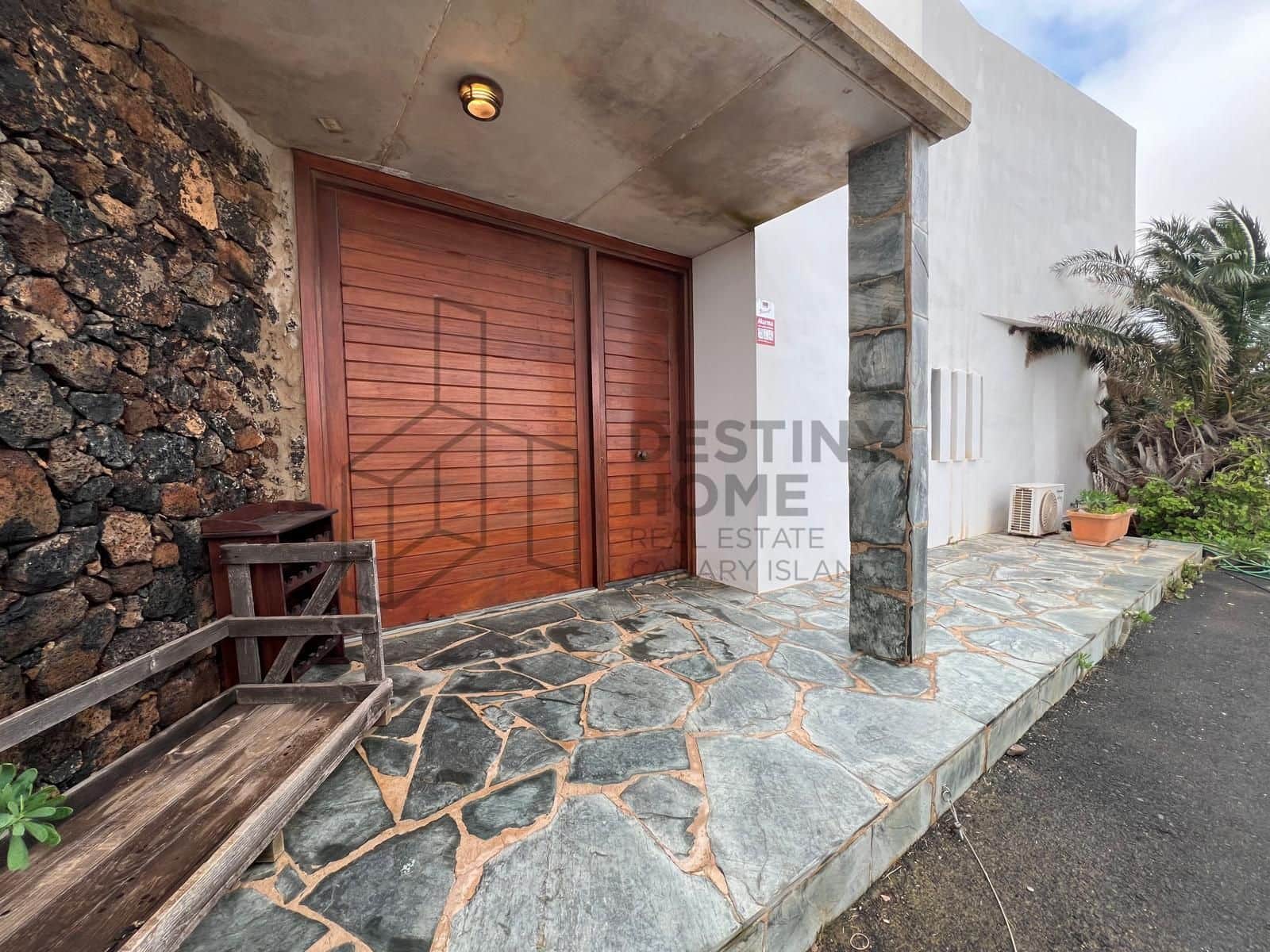 5 bedroom Villa for sale in Puerto del Rosario with pool garage - € 710,000 (Ref: 9651682)