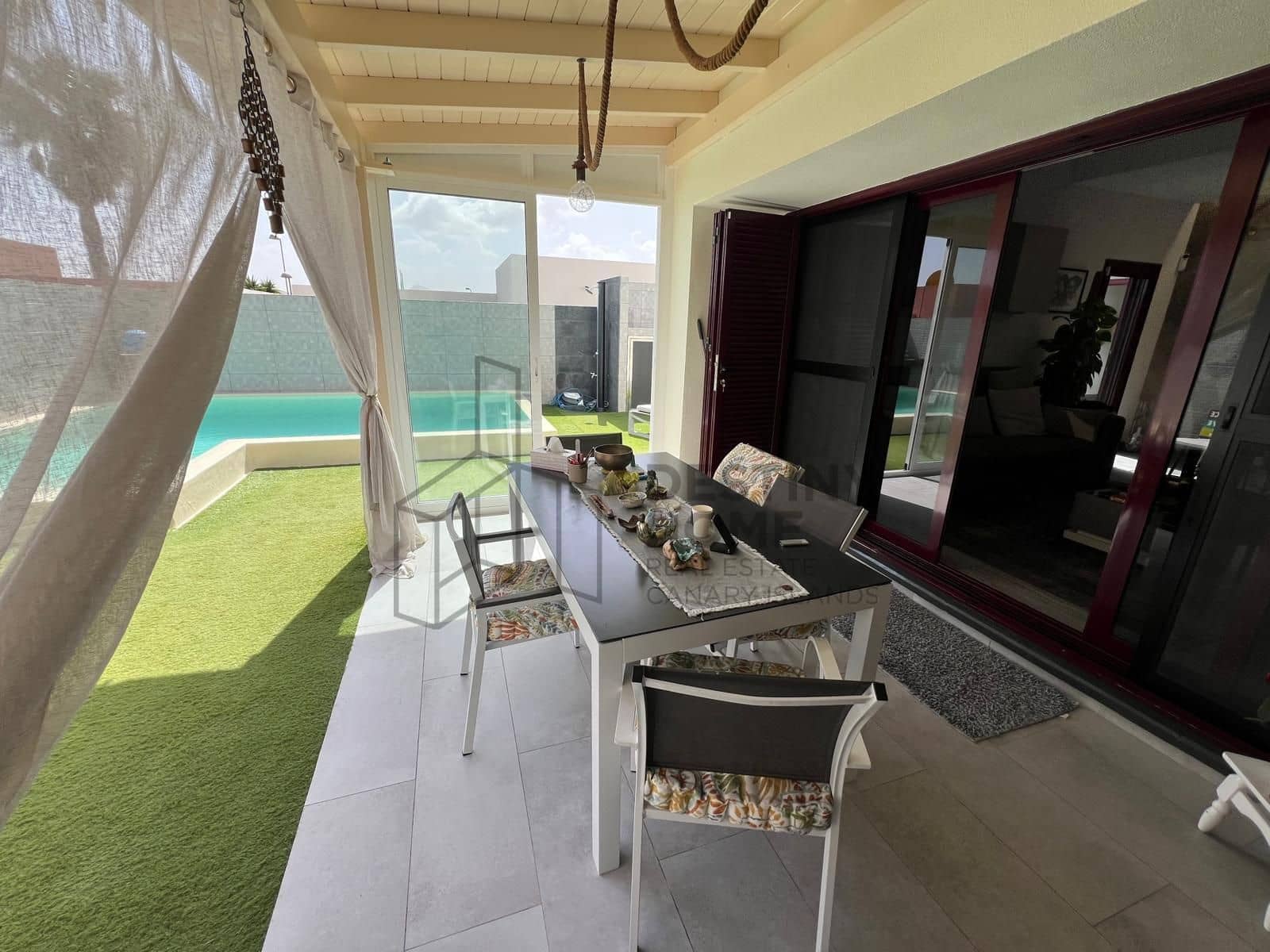 2 soverom Villa til salgs i Corralejo med svømmebasseng garasje - € 425 000 (Ref: 9655725)