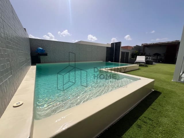 2 soveværelse Villa til salg i Corralejo, La Oliva med swimmingpool garage - € 425.000 (Ref: 9655725)