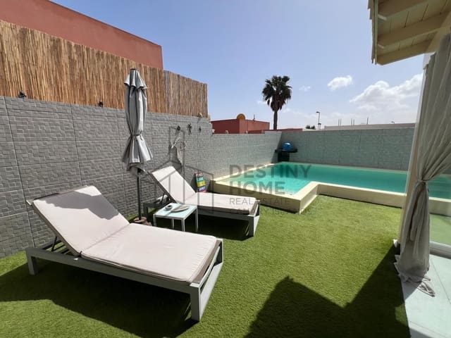 2 soveværelse Villa til salg i Corralejo, La Oliva med swimmingpool garage - € 425.000 (Ref: 9655725)