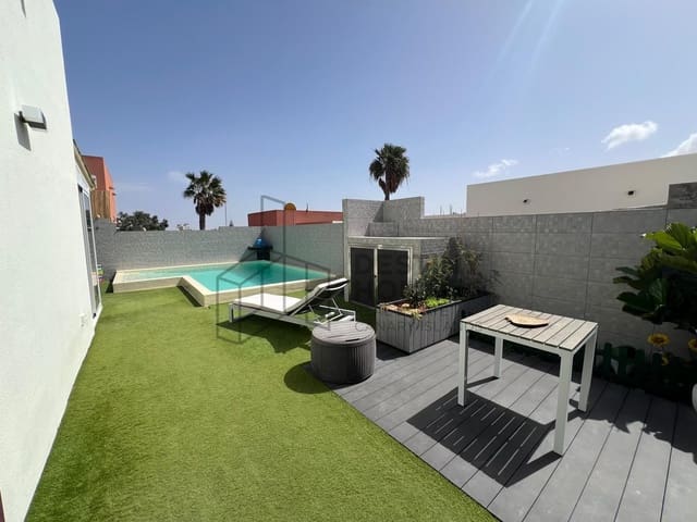 2 soveværelse Villa til salg i Corralejo, La Oliva med swimmingpool garage - € 425.000 (Ref: 9655725)