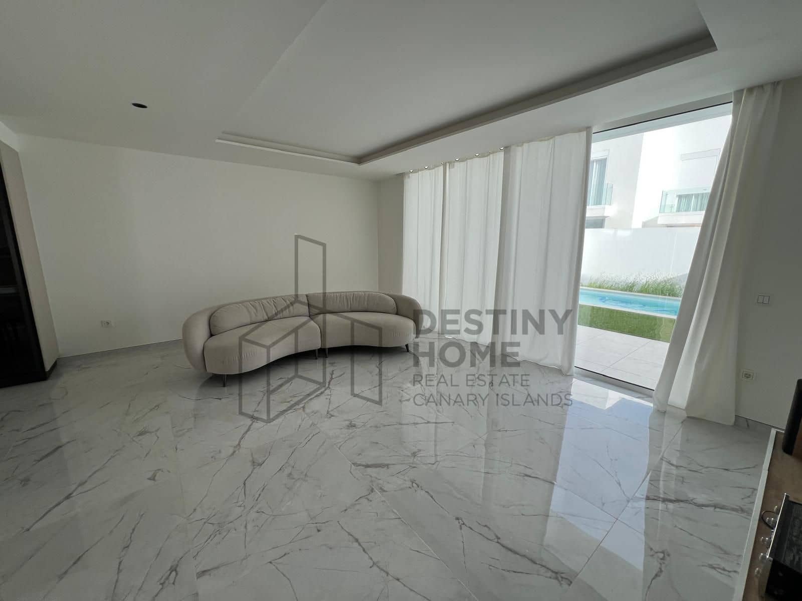 3 bedroom Semi-detached Villa for sale in Corralejo with pool garage - € 480,000 (Ref: 9658403)