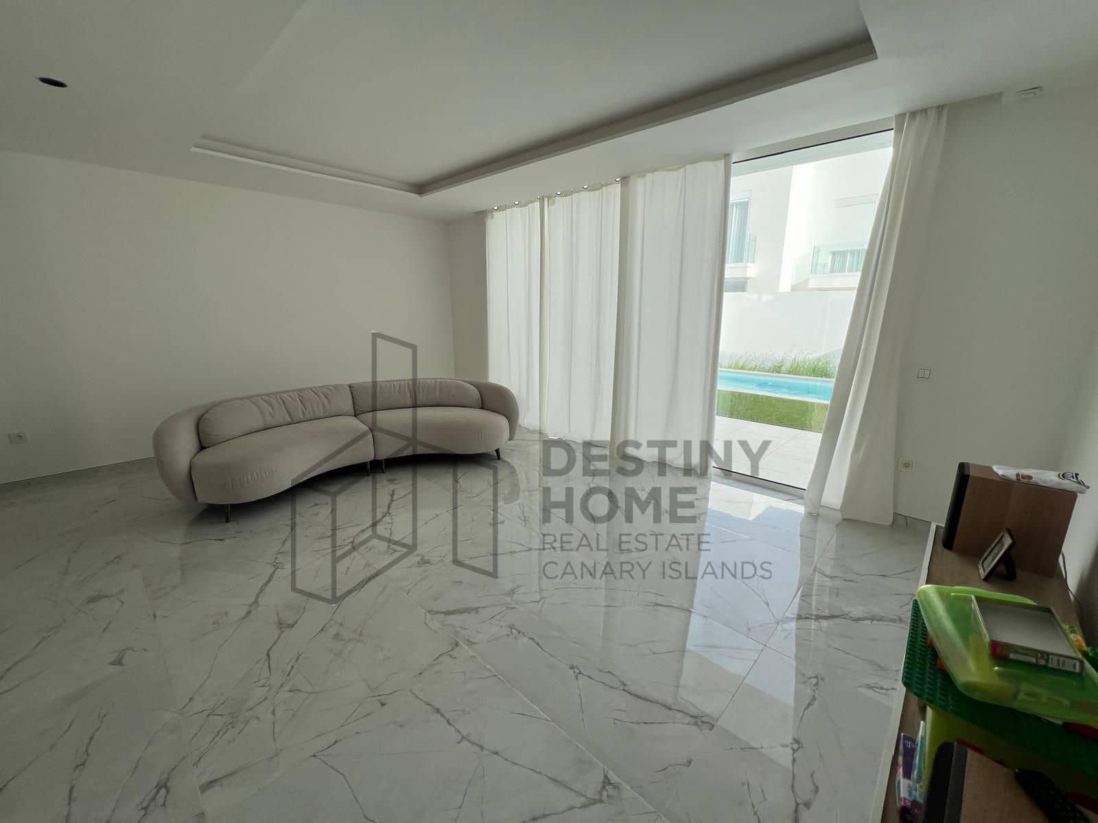 3 bedroom Semi-detached Villa for sale in Corralejo with pool garage - € 480,000 (Ref: 9658403)