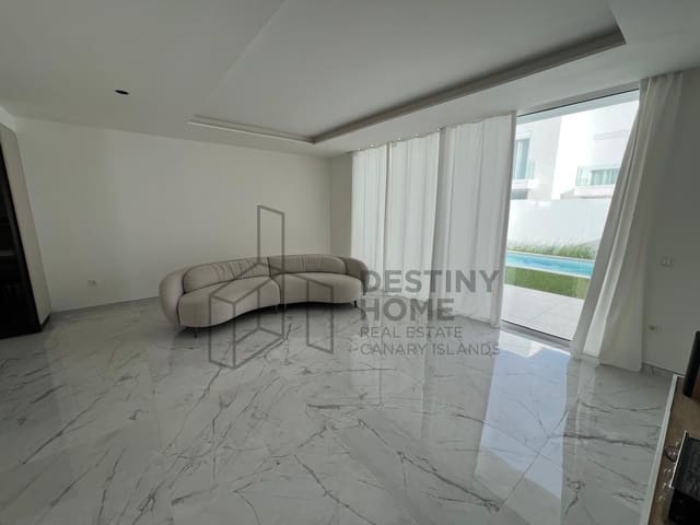 3 bedroom Semi-detached Villa for sale in Corralejo, La Oliva - € 480,000 (Ref: 9658403)