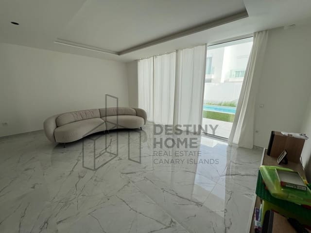 3 bedroom Semi-detached Villa for sale in Corralejo, La Oliva - € 480,000 (Ref: 9658403)