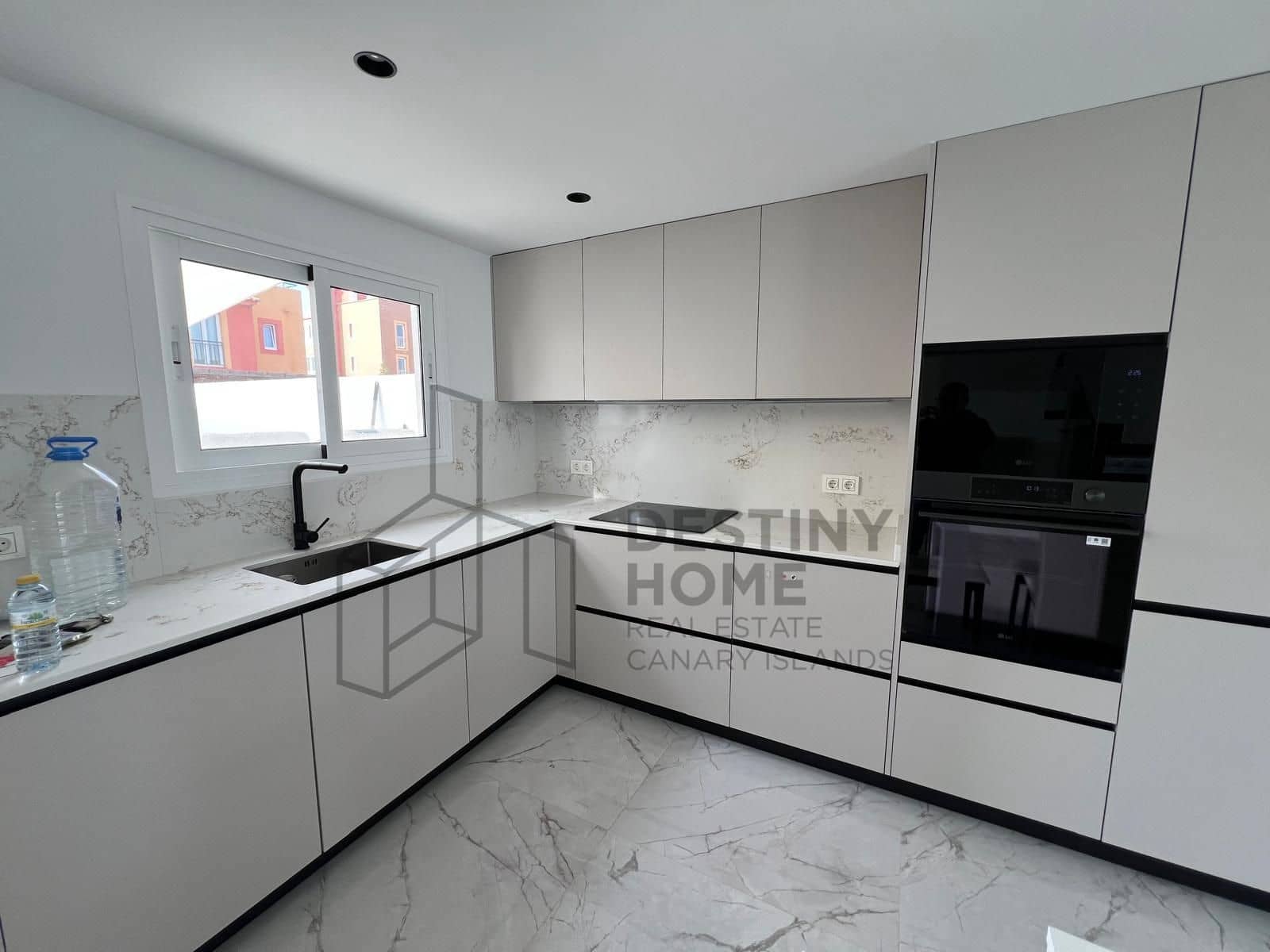 3 bedroom Semi-detached Villa for sale in Corralejo with pool garage - € 480,000 (Ref: 9658403)