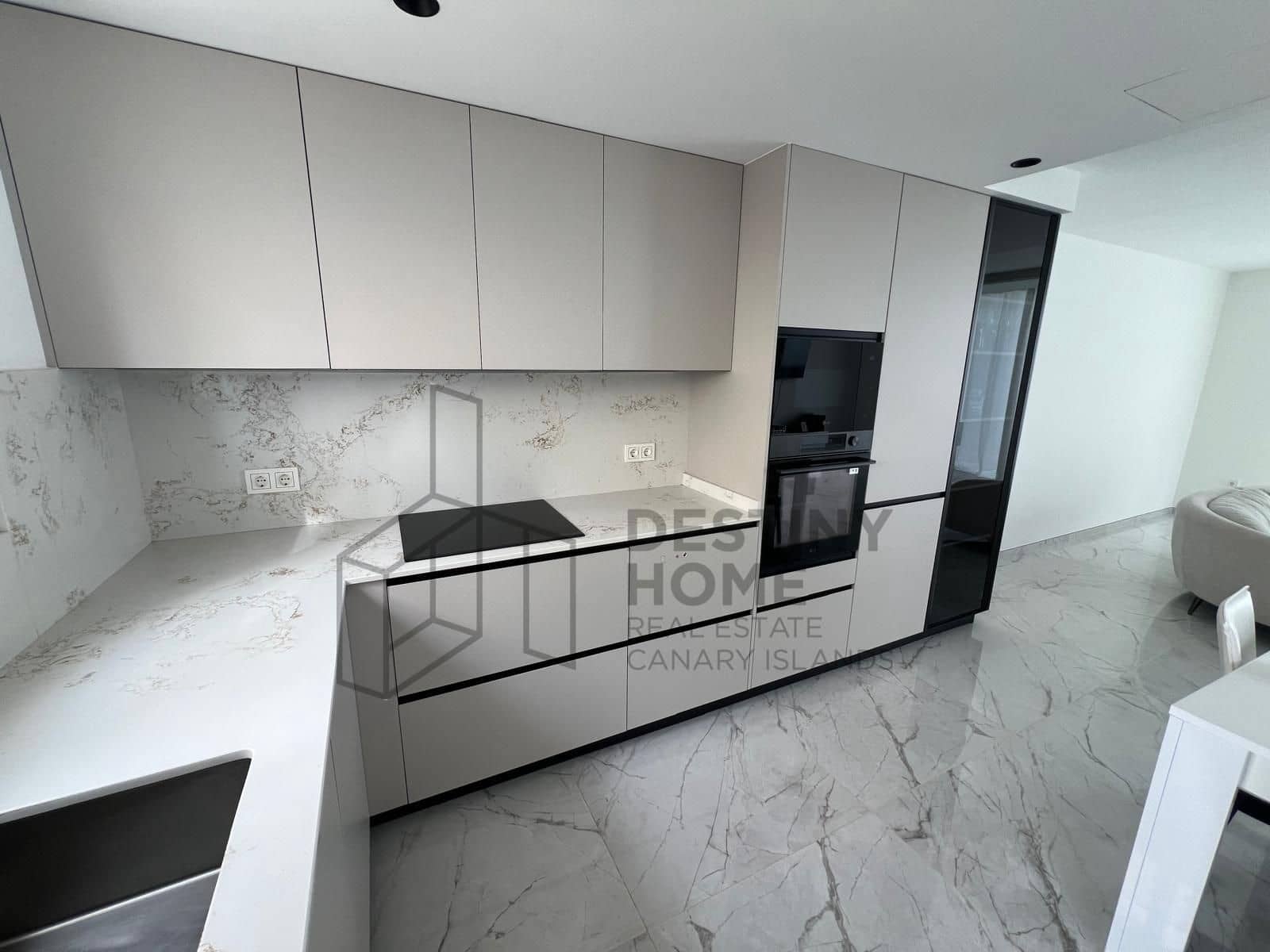 3 bedroom Semi-detached Villa for sale in Corralejo with pool garage - € 480,000 (Ref: 9658403)