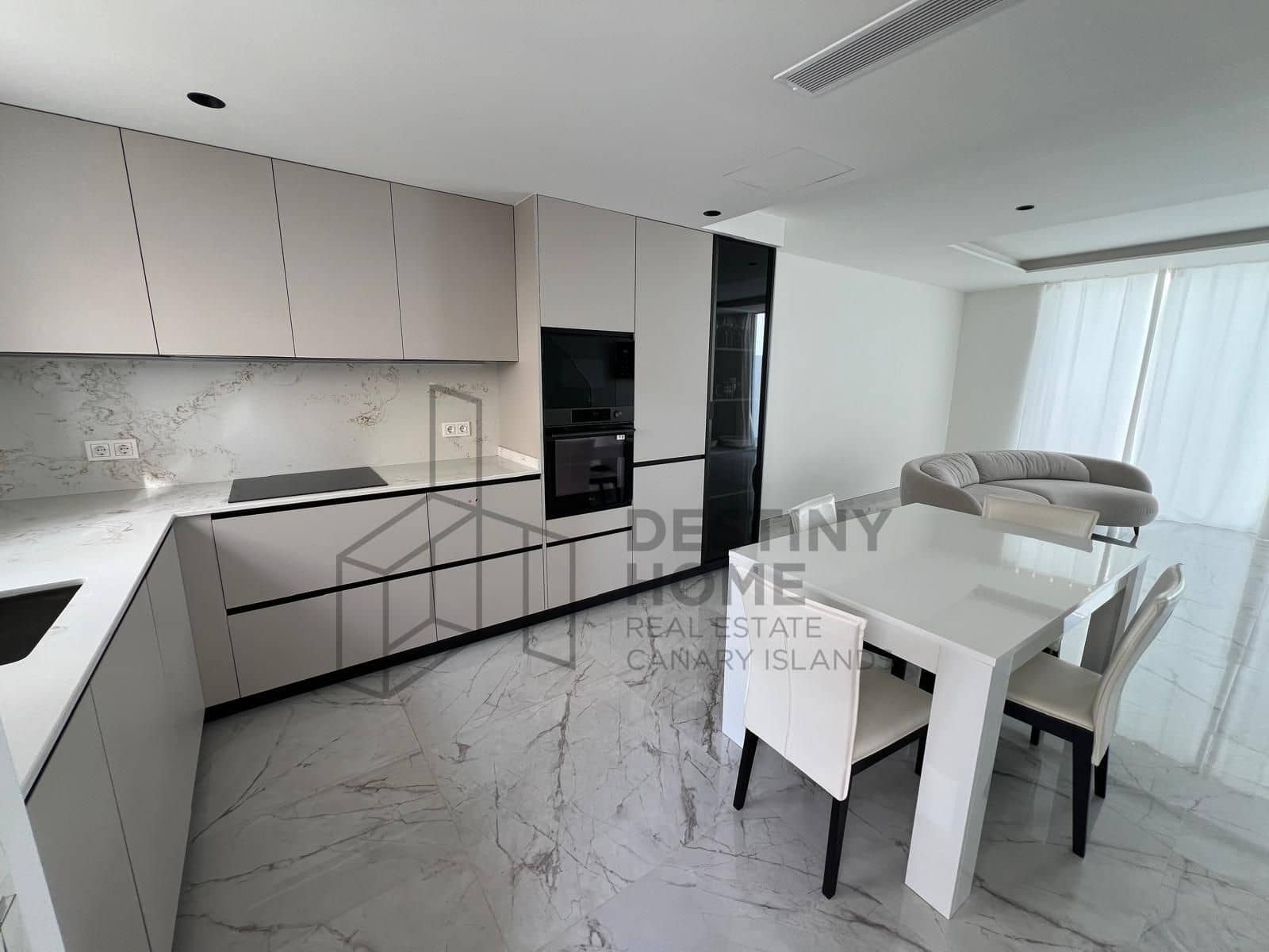 3 bedroom Semi-detached Villa for sale in Corralejo with pool garage - € 480,000 (Ref: 9658403)