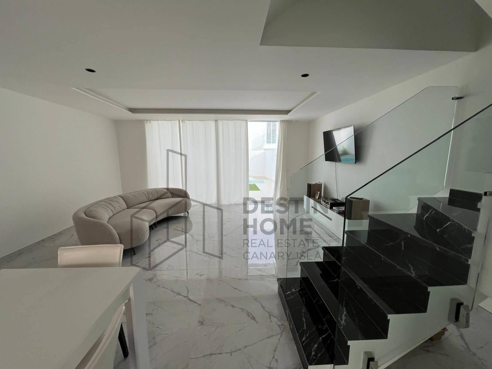 3 bedroom Semi-detached Villa for sale in Corralejo with pool garage - € 480,000 (Ref: 9658403)