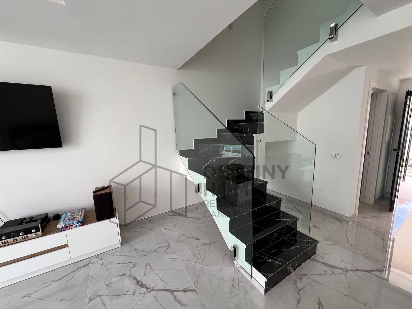 3 bedroom Semi-detached Villa for sale in Corralejo with pool garage - € 480,000 (Ref: 9658403)