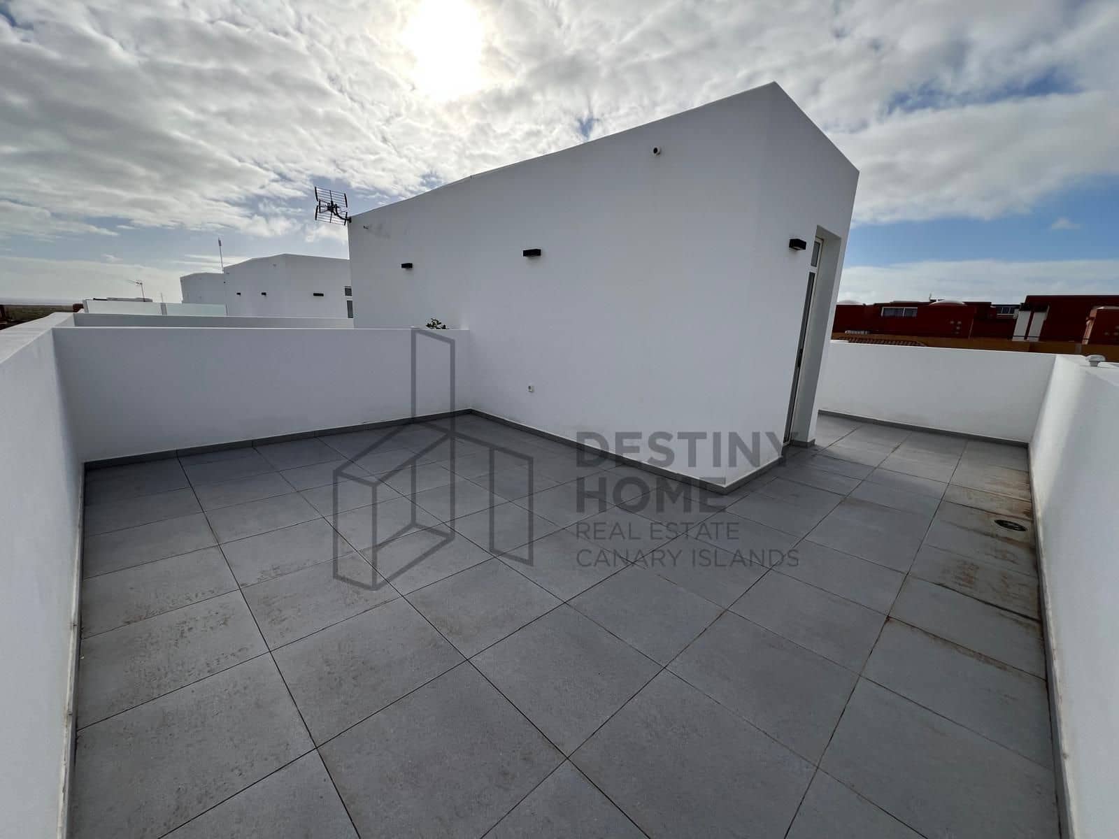 3 bedroom Semi-detached Villa for sale in Corralejo with pool garage - € 480,000 (Ref: 9658403)