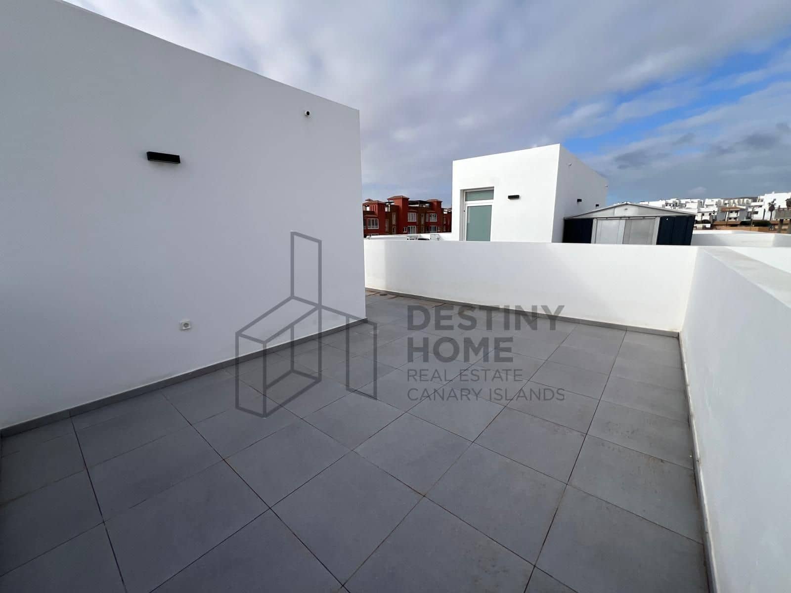 3 bedroom Semi-detached Villa for sale in Corralejo with pool garage - € 480,000 (Ref: 9658403)