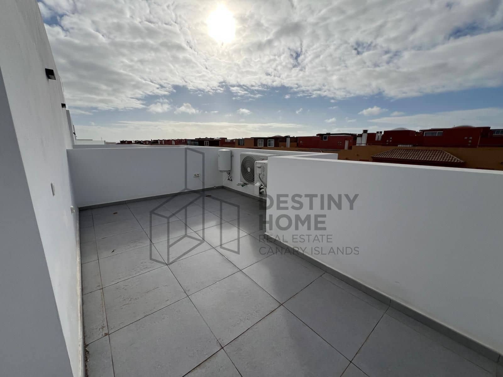 3 bedroom Semi-detached Villa for sale in Corralejo with pool garage - € 480,000 (Ref: 9658403)