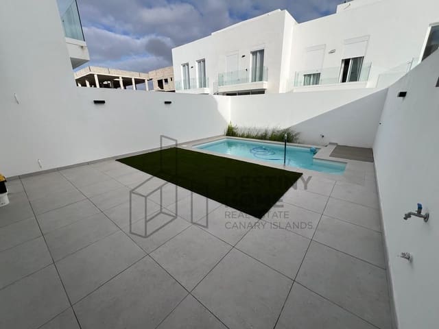 3 bedroom Semi-detached Villa for sale in Corralejo, La Oliva - € 480,000 (Ref: 9658403)