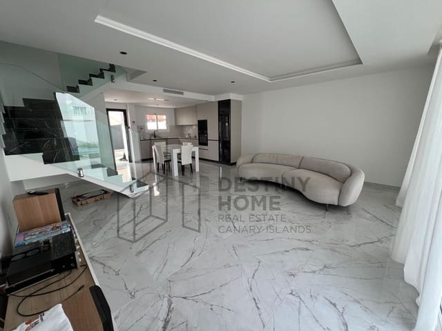 3 bedroom Semi-detached Villa for sale in Corralejo, La Oliva - € 480,000 (Ref: 9658403)