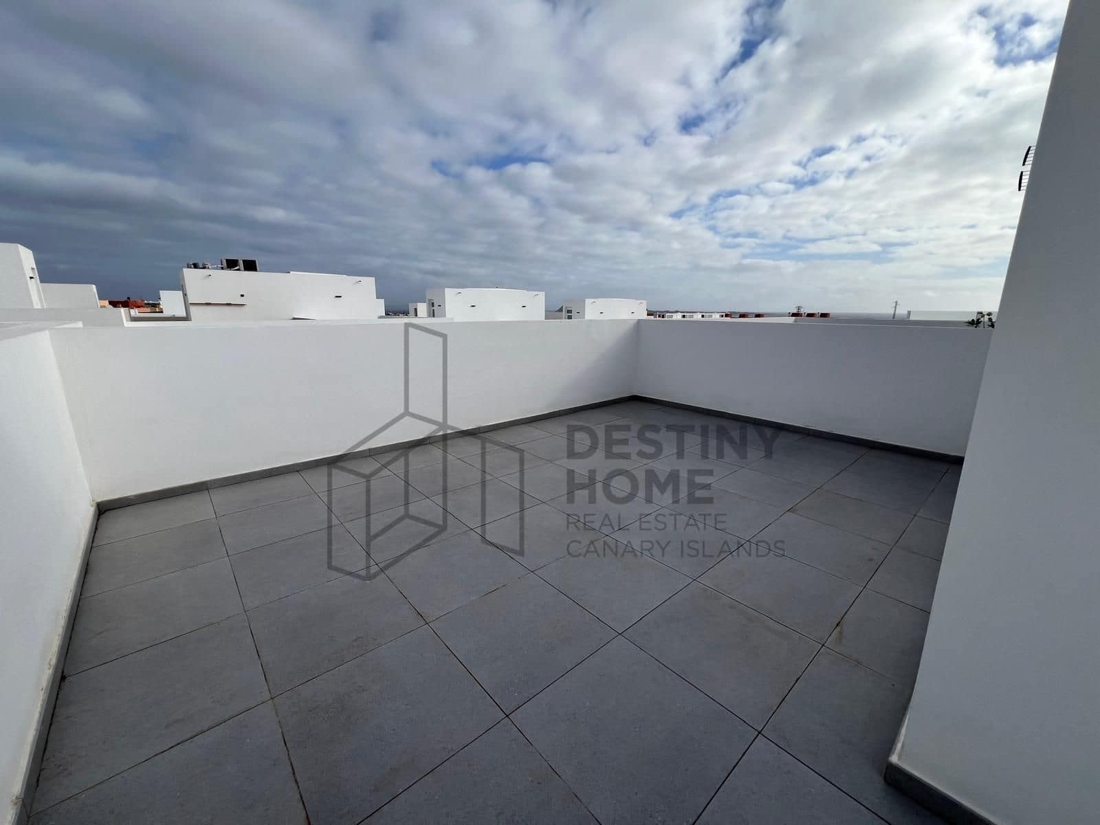 3 bedroom Semi-detached Villa for sale in Corralejo with pool garage - € 480,000 (Ref: 9658403)