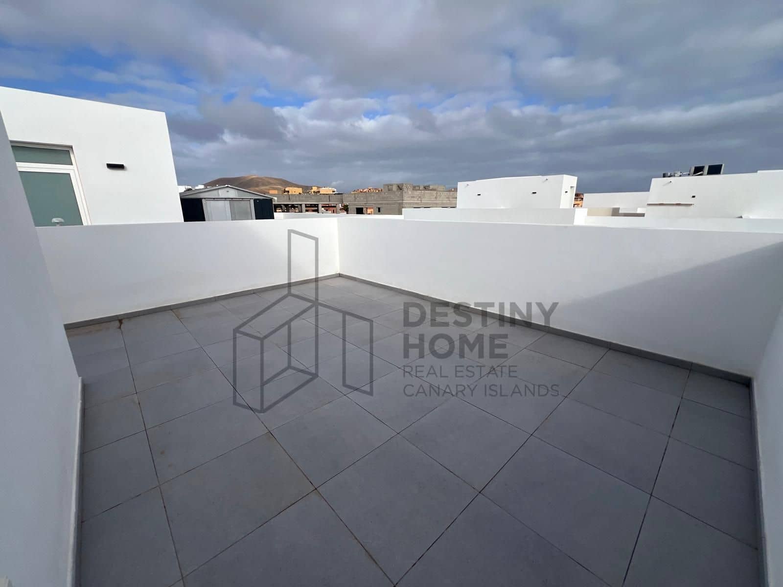 3 bedroom Semi-detached Villa for sale in Corralejo with pool garage - € 480,000 (Ref: 9658403)